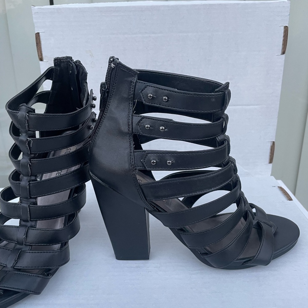 Steve Madden strappy heels women’s size 10